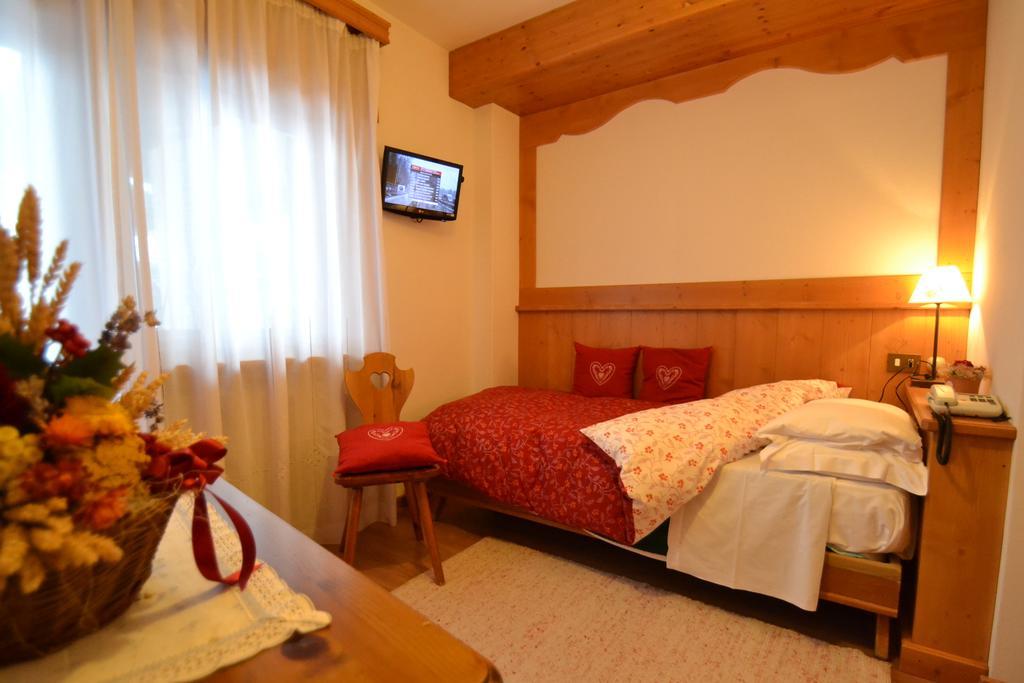 Hotel Villa Nevada Кортина д'Ампецо Стая снимка