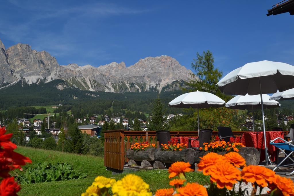 Hotel Villa Nevada Кортина д'Ампецо Екстериор снимка